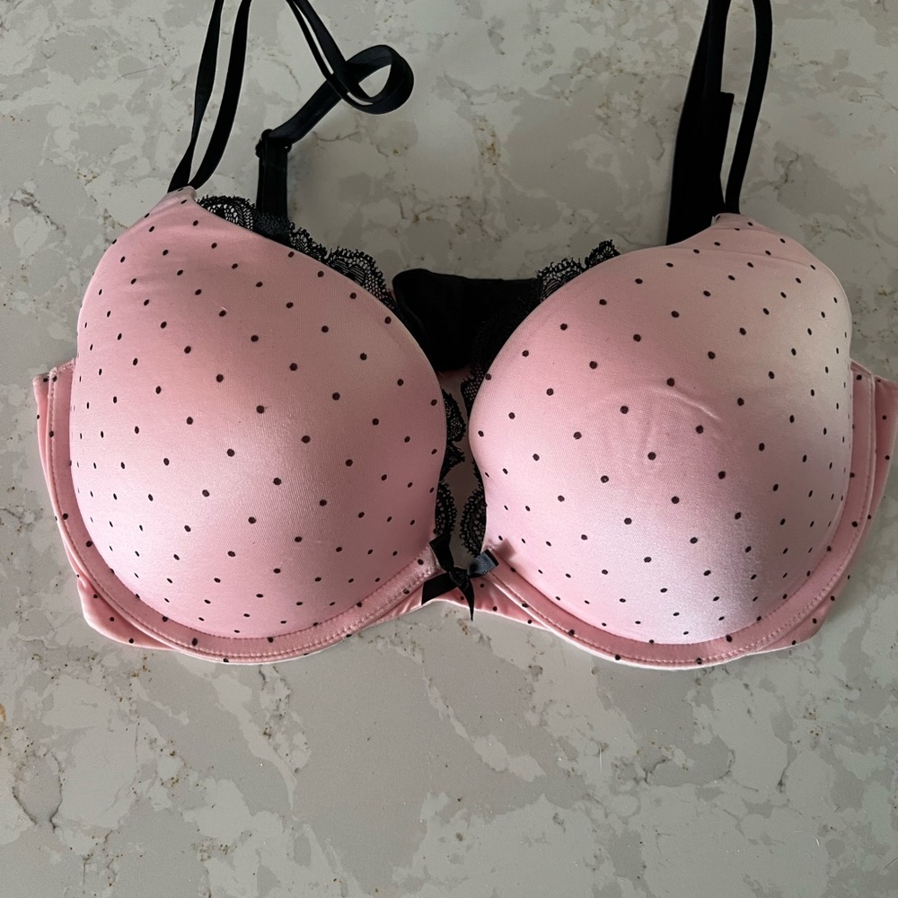 NWOT. Victoria’s Secret bra. 34D. Push up.